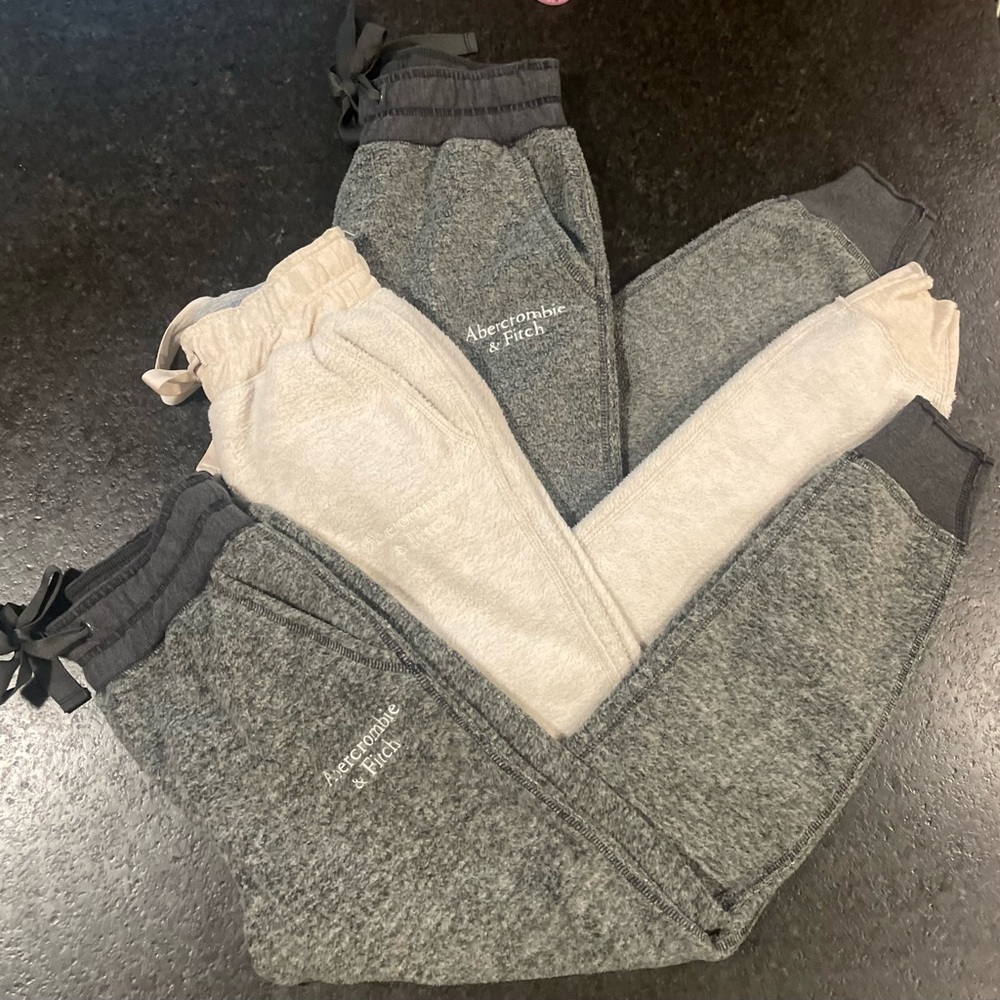Abercrombie & Fitch Kids Gray and Cream Sweatpants Set